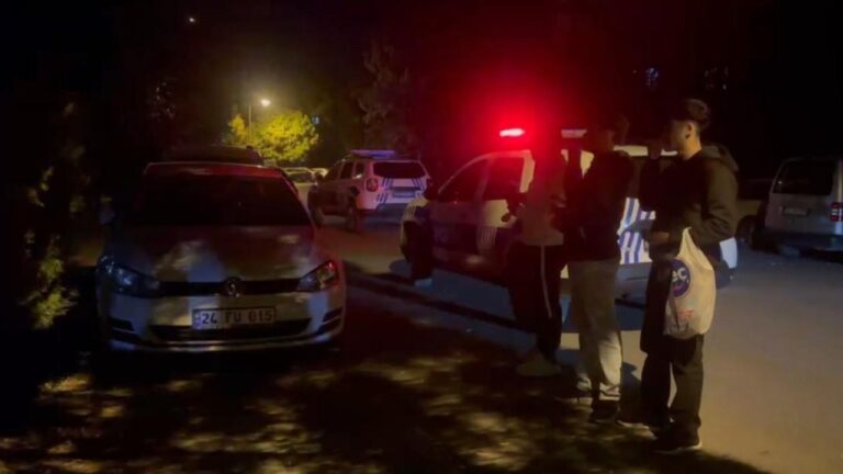 Asayiş Olayını Çekirdek Çitleyerek İzlediler