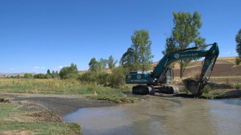 Bağpınar ve Kurukol köyleri Arasındaki Derede Rüsubat Temizliği