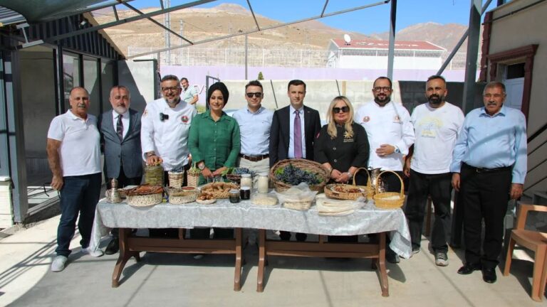 Cimin Üzümü ve Yöresel Tatlar Ünlü Şeflerle Buluştu