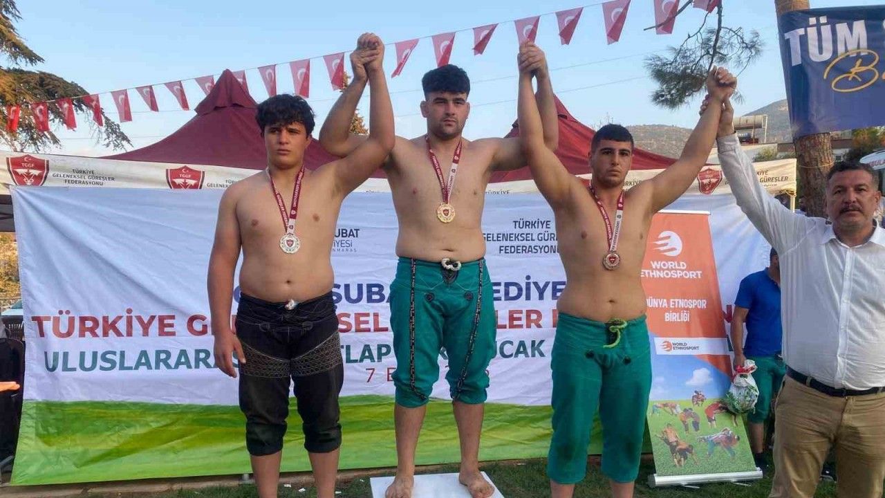 Erzincanlı Pehlivanlar Karakucak’ta da Başarılı