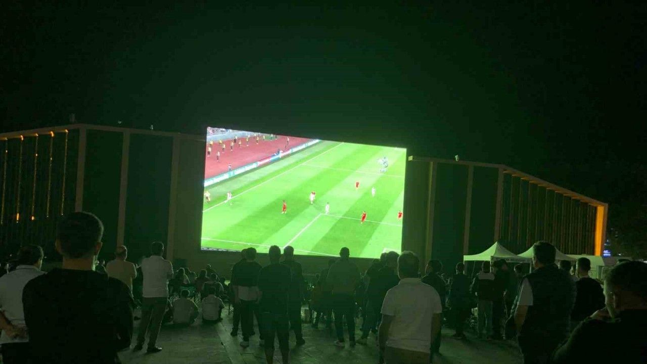 Erzincanlılar, A Milli Takım’ın Galibiyet Sevincini Meydanda Yaşadı