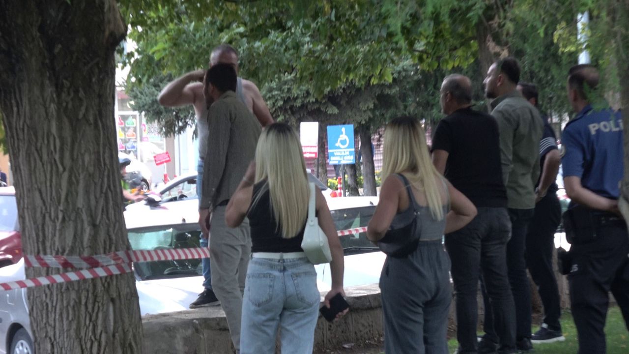 Valilik Önündeki Parkta İntihar Girişimi