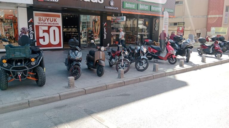 Kaldırımlar ve Yaya Yollarına Motosiklet Parkı Yasaklanıyor