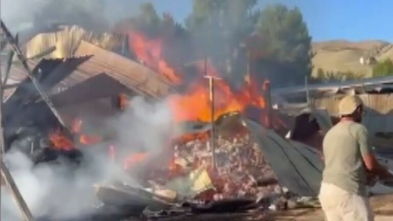 Kemah Beşikli Köyünde Saman Yangını