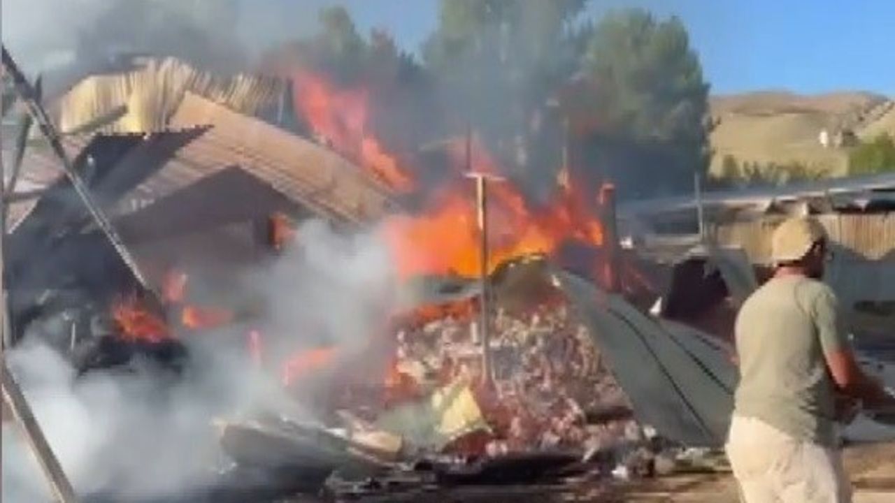 Kemah Beşikli Köyünde Saman Yangını