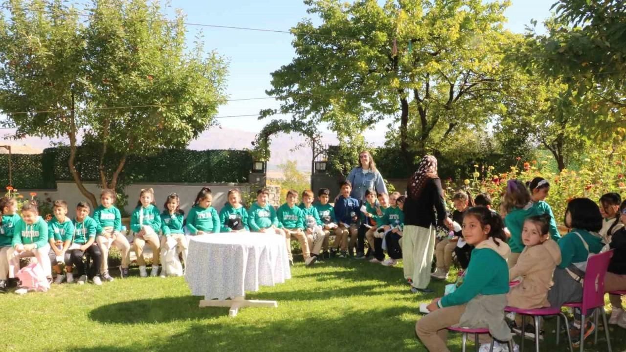 Minikler Yöresel Ürün Pekmezli Yufka Açtılar