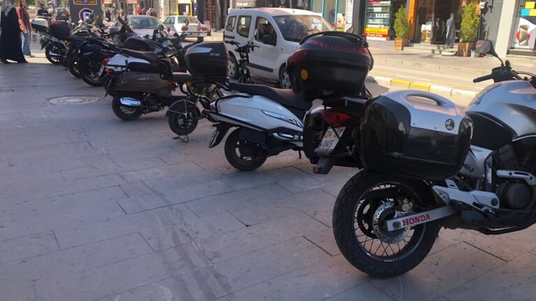 Erzincan’da Motosiklet Sürücüleri Park Alanı İstiyor