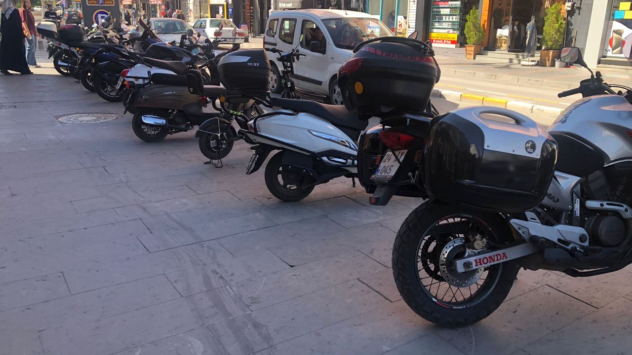 Erzincan’da Motosiklet Sürücüleri Park Alanı İstiyor