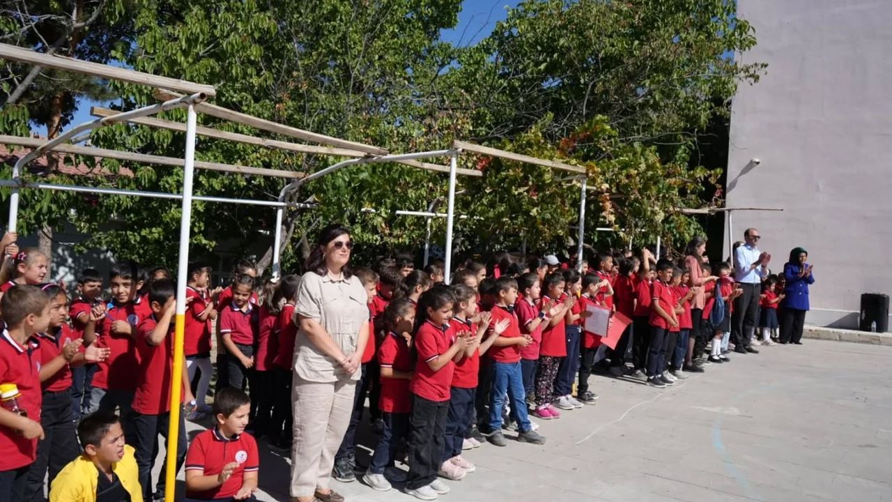 Üzümlü’de İlköğretim Haftası Kutlandı