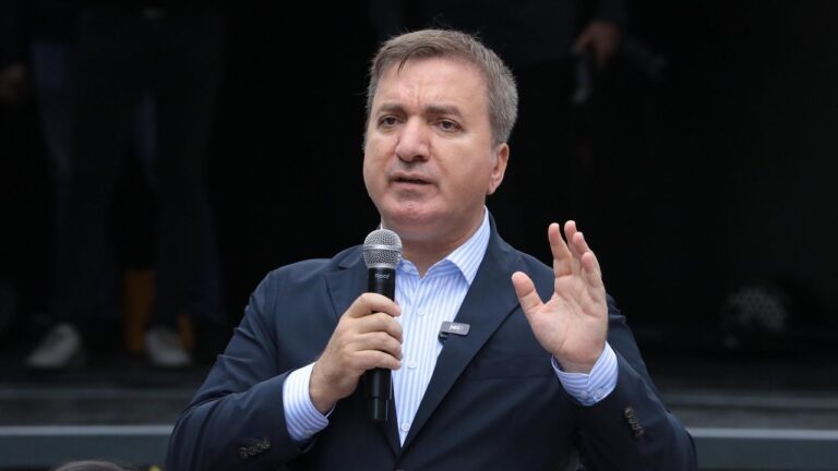 “Dürüst olun ki işiniz bereketli, kardeş olun ki şehriniz dirlikli olsun”