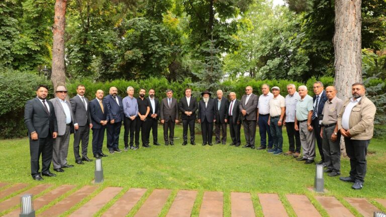 Vali ve Belediye Başkanı Cemevi Dedeleri İle Buluştu