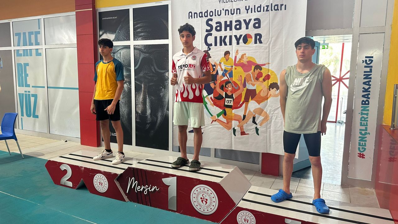 Yüzme Branşında İki Türkiye Şampiyonluğu Kazandı