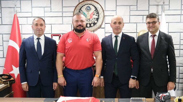 Valilik’ten Sarıçiçek’e Tebrik Ziyareti