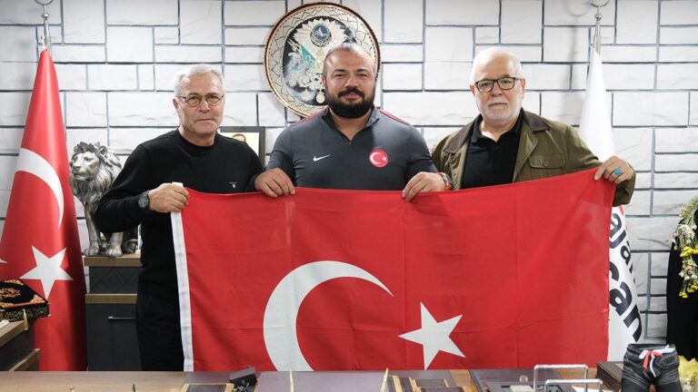 Milli Güreşçi Sarıçiçek’e Tebrik Ziyaretleri Devam Ediyor