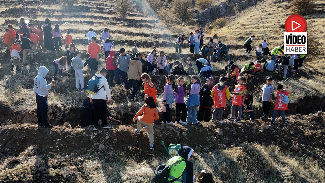 Yüzlerce Fidan Toprakla Buluştu