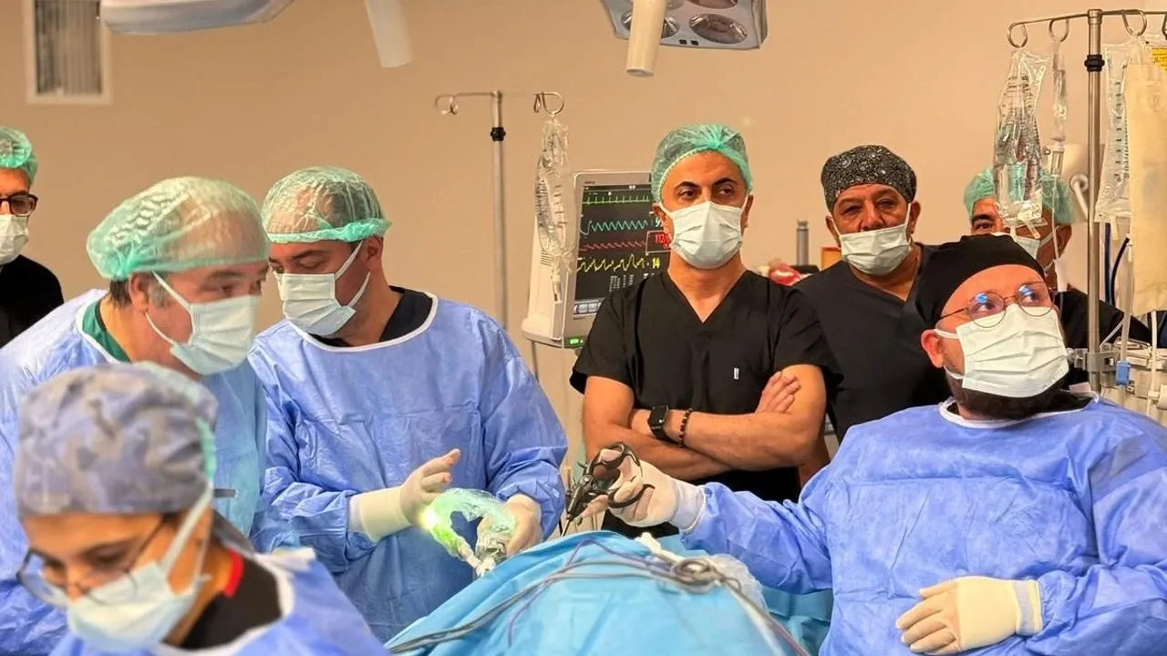 Erzincanlı Prof. Dr. Ethem Geçim Kanser Hastasına Şifa Oldu