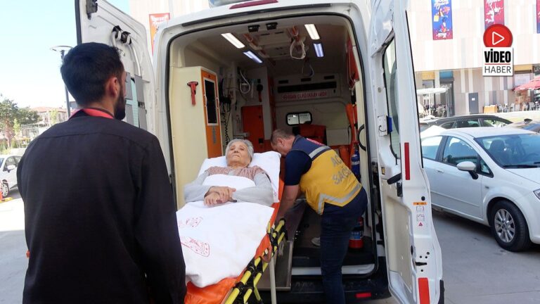 Taburcu Hastalar Evlerine Ambulansla Gönderiliyor