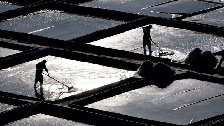 Evliya Çelebi’nin övgüyle bahsettiği alanda 3 bin yıldır su ekip tuz üretiyorlar
