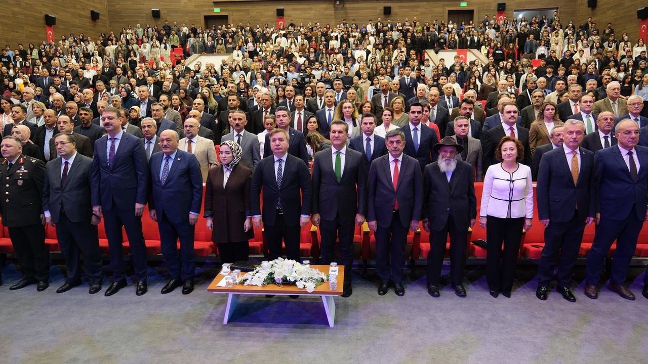 Erzincan’da İlki Düzenlenen Sempozyumda Salon Doldu Taştı