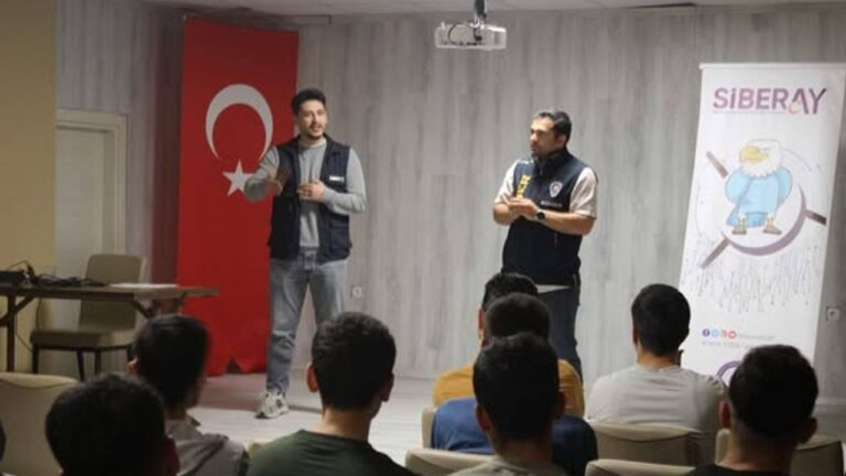 Üniversite Öğrencileri SİBER Suçlara Karşı Bilgilendiriliyor
