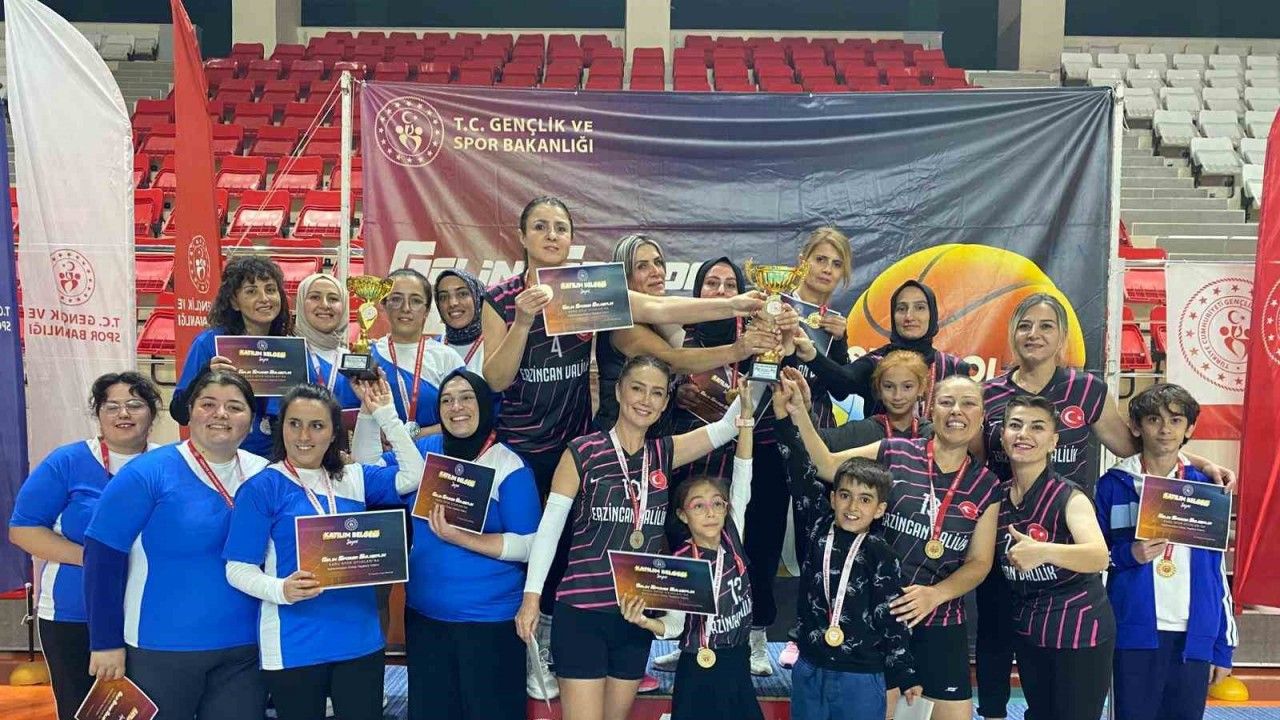 Voleybolda Kadınlarda Erzincan Valiliği Erkeklerde Milli Eğitim Müdürlüğü Şampiyon Oldu