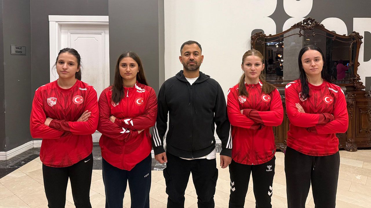 Erzincanlı Güreşçiler Balkan Şampiyonasında Milli Mayo Giyecek