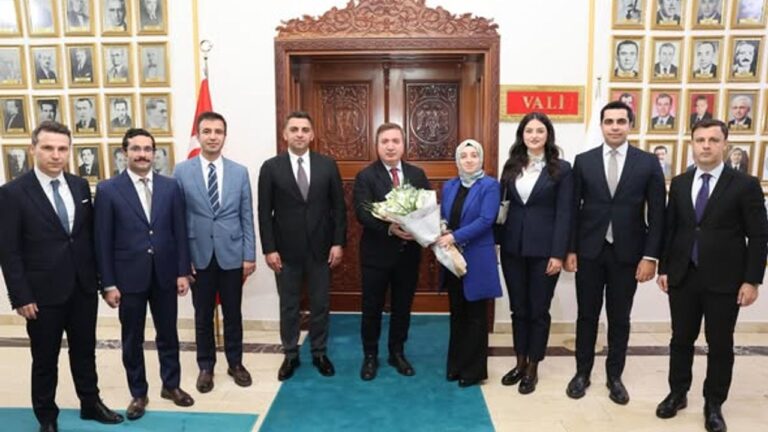 Vali Yardımcılarından Vali Aydoğdu’ya Öğretmenler Günü Kutlaması