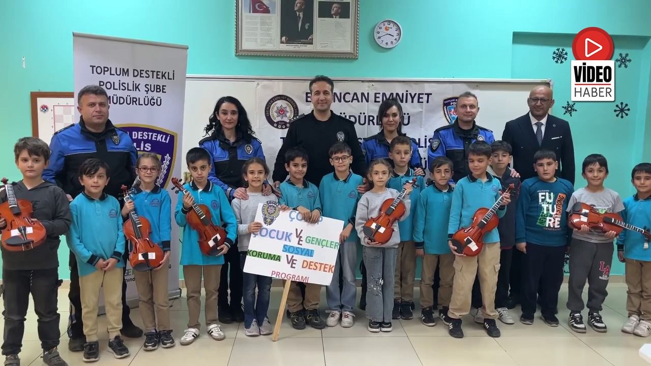 Öğrencilere Keman Hediye Edildi