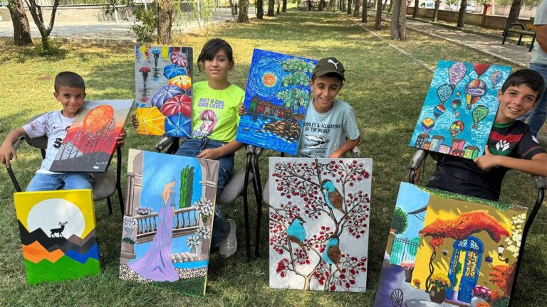 Altınbaşak’ta Çocuklara Hem Spor Hem de Sanat Desteği