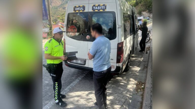 Erzincan’da Okul Çevreleri ve Servis Araçları Denetlendi