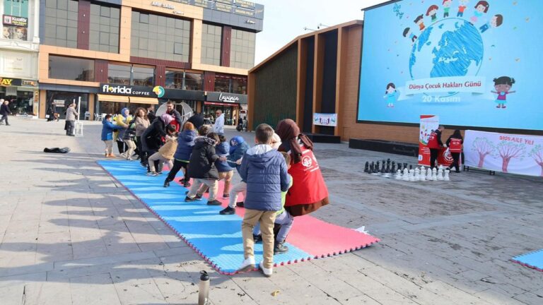 Erzincan’da Dünya Çocuk Hakları Günü Etkinliklerine Yoğun İlgi