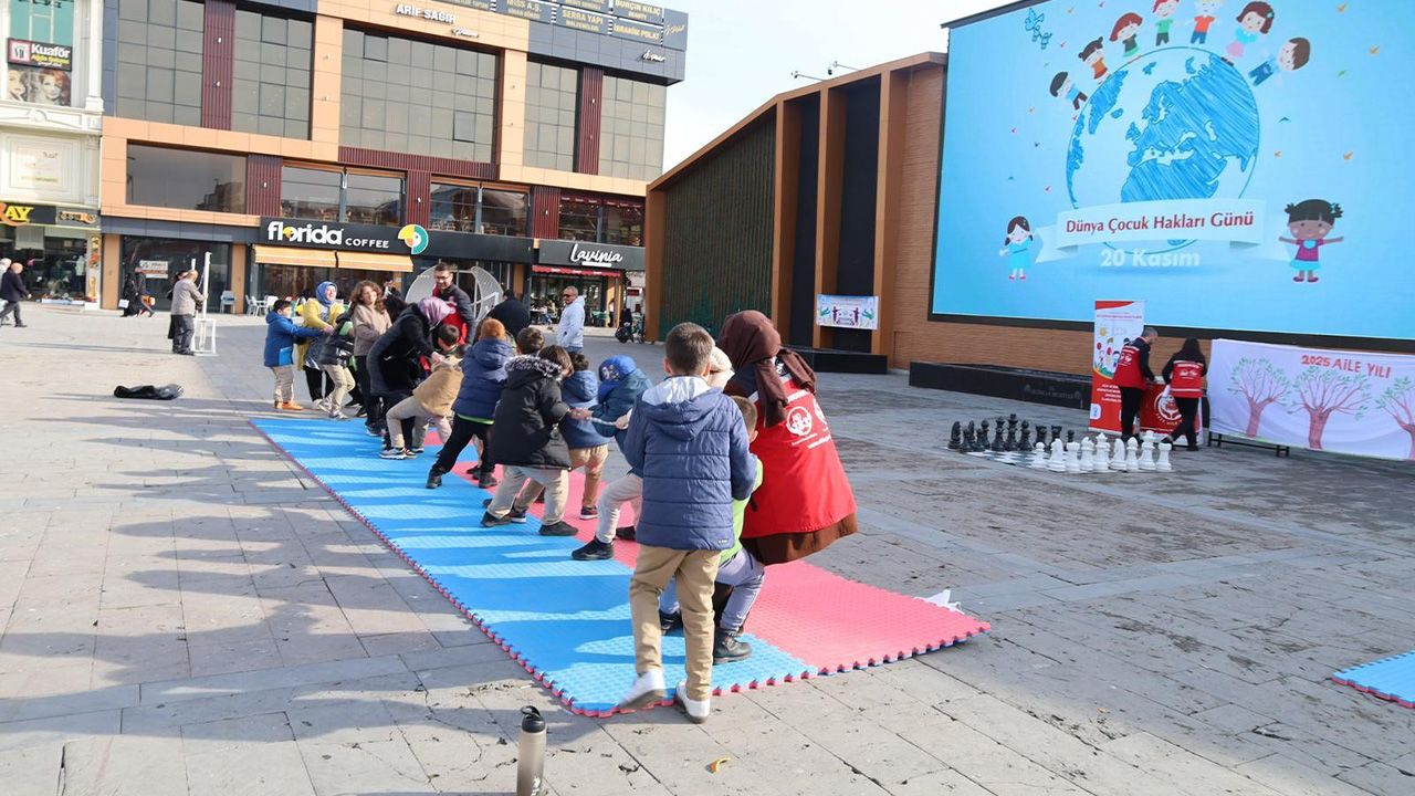 Erzincan’da Dünya Çocuk Hakları Günü Etkinliklerine Yoğun İlgi