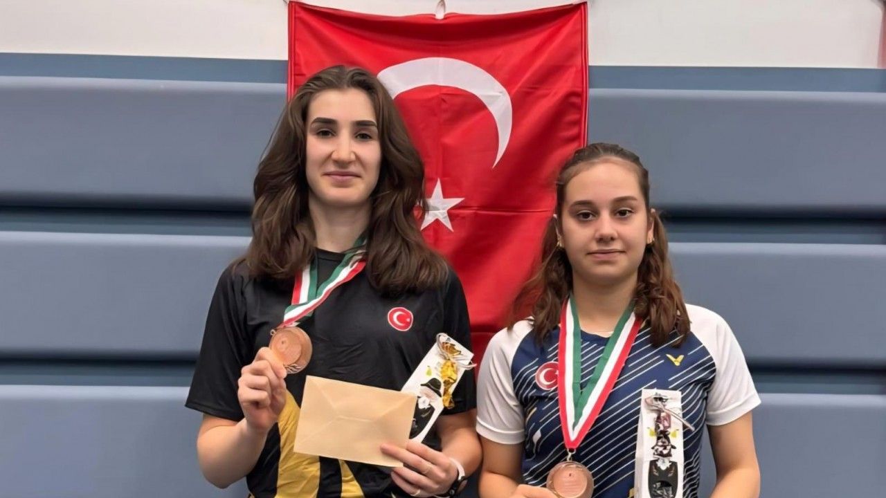 Erzincanlı Badmintonculardan Macaristan’da Çifte Bronz Madalya