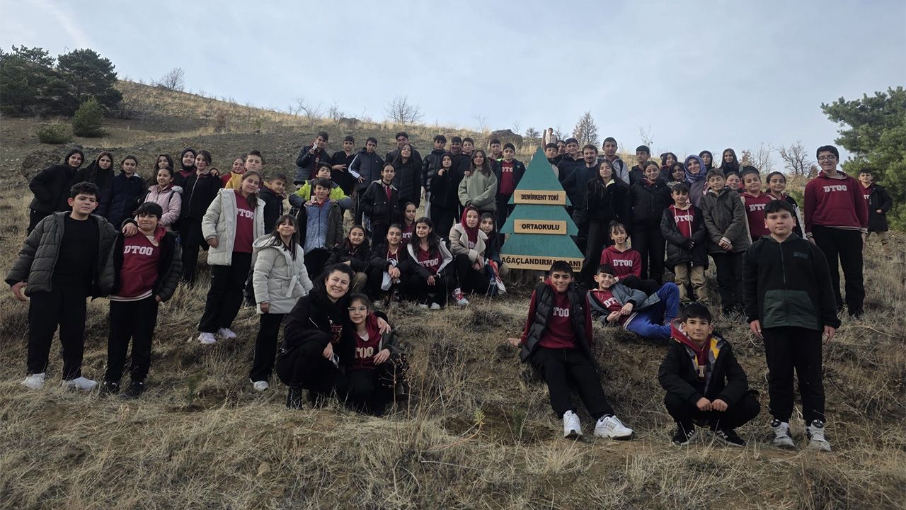 Geleceğe Nefes: Demirkent TOKİ Ortaokulu Öğrencilerinden Örnek Fidan Dikimi Etkinliği