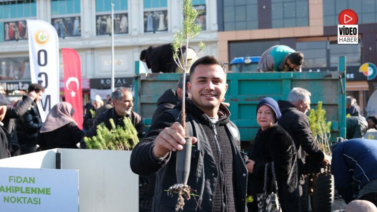 Dörtyolda Ücretsiz Fidan Dağıtımı Yapıldı