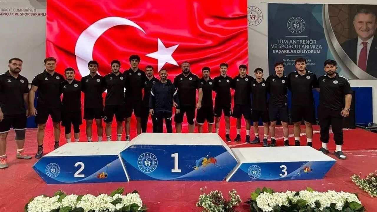 Grekoromen Güreşte Erzincan Ekibi Yarı Finale Çıktı