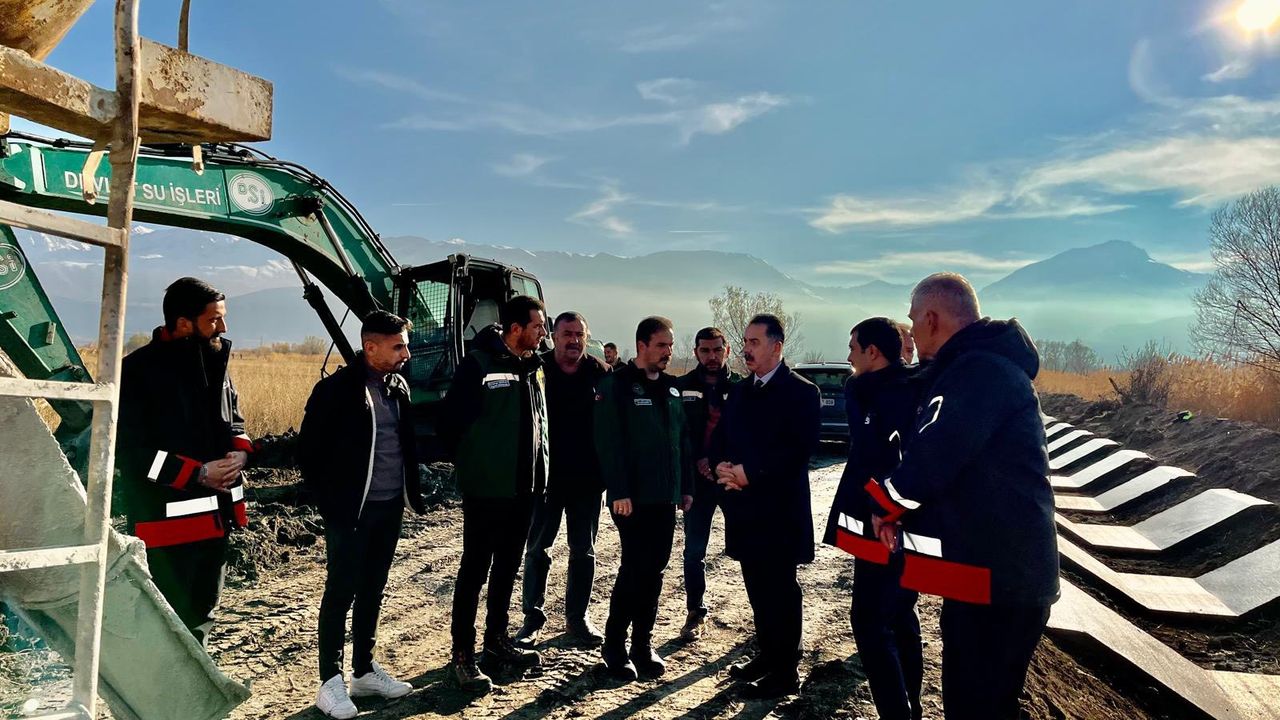 Mertekli Regülatörü Sağ Sahil Kanalı Yenileniyor