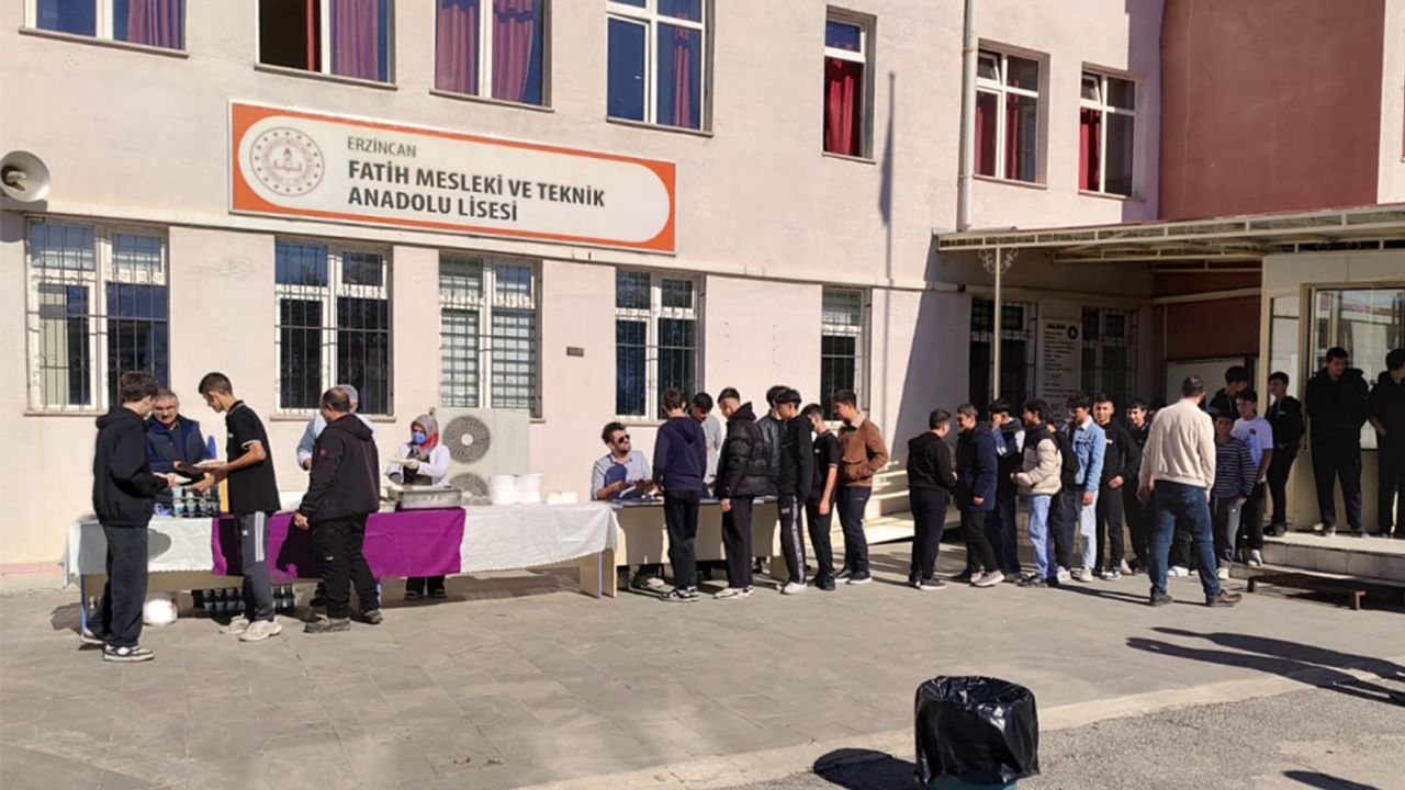 “Gazze İçin Gönül Gönüle” Tavuk-Pilav Etkinliği Düzenlendi