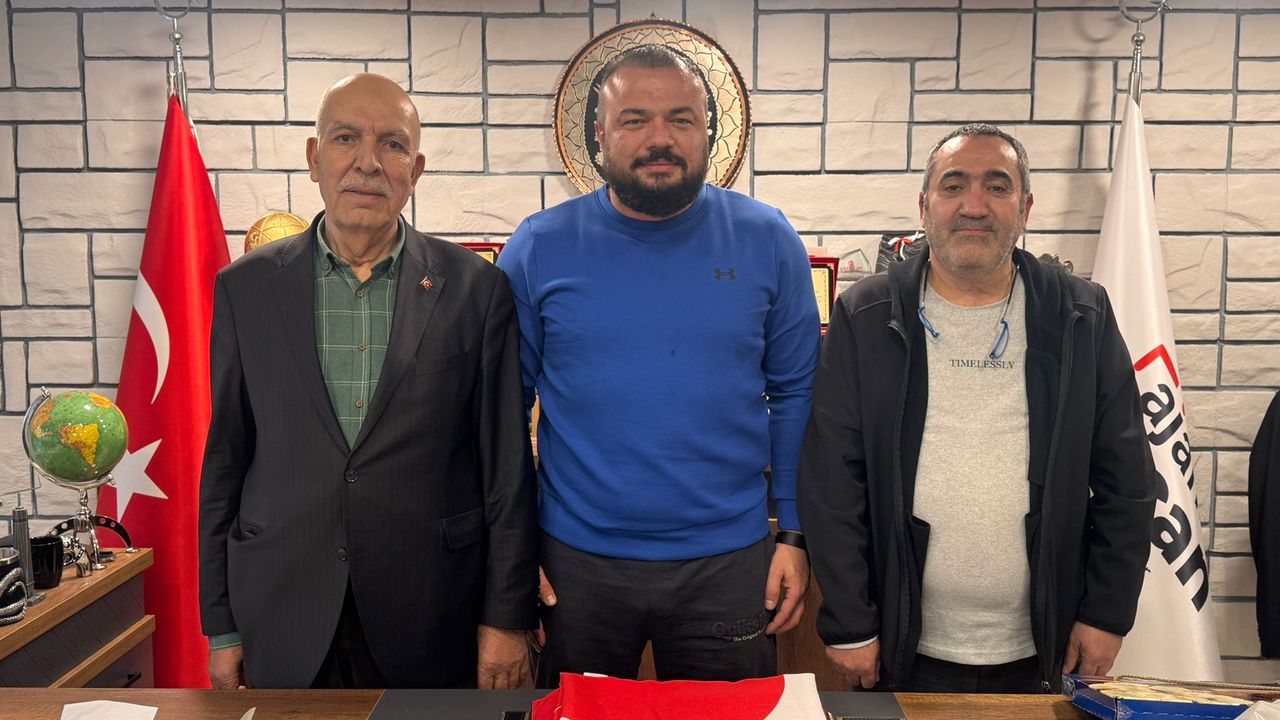 İş İnsanları Ünal ve Söğütlüpınar’dan Sarıçiçek’e Tebrik Ziyareti