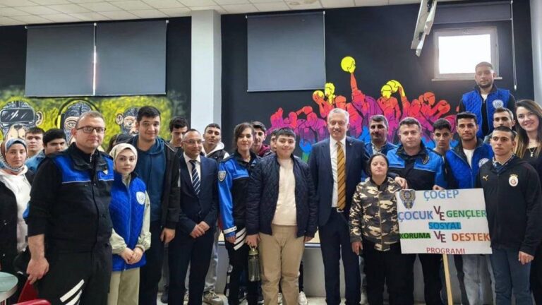 Polislerden Özel Çocuklara Bowling Sürprizi