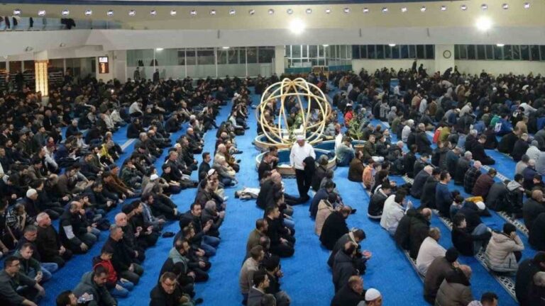 “Vatan Ve Millet Ruhumuz” Cuma Hutbesinin Konusu Oldu