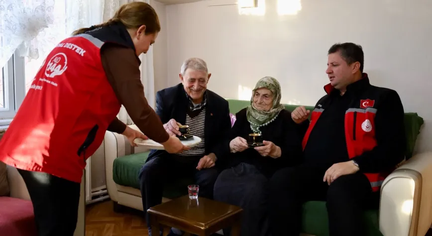 67 Yıllık Mutlu Evliliğe Anlamlı Ziyaret: Can Ailesine “Kahve Bahane” Buluşması