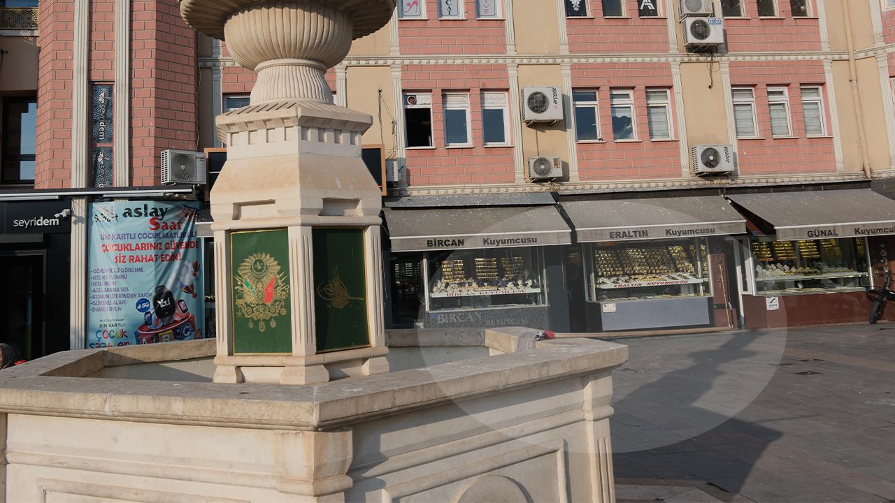 Tarihi Çeşme Süpürgelik Oldu