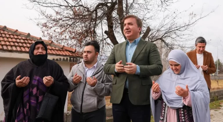 Down Sendromlu Özel Evlatlar Umre’ye Gidiyor: Vali Aydoğdu’dan Duygulu Uğurlama