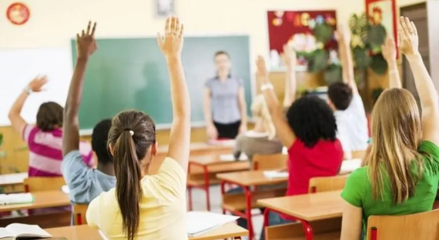 Gençler İçin Eğitimde Yeni Başlangıçlar: Uyum Süreci ve Sosyal Ortamın Rolü