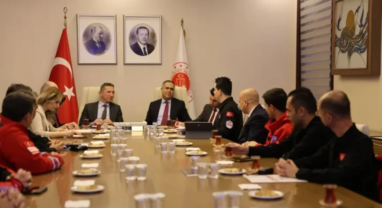 Kemaliye Belediye Başkanı Atmaca’dan Dünya Gönüllüler Günü’nde Duygusal Mesaj