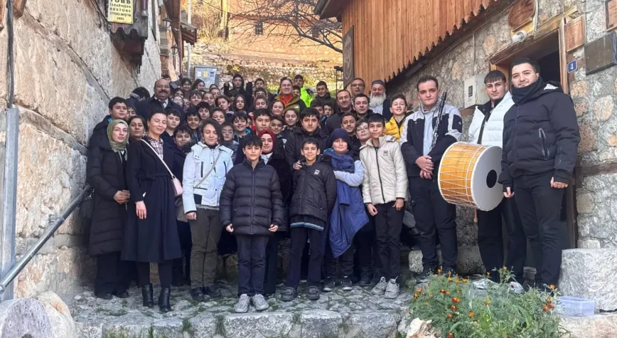 Kemaliye’de Kültür Kuşaktan Kuşağa Aktarılıyor: Öğrencilere Lök Tatlısı Uygulamalı Olarak Öğretildi