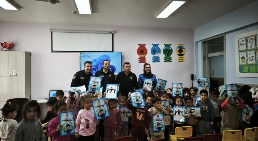 Polisten Öğrencilere Güvenlik ve Trafik Bilinci Eğitimi