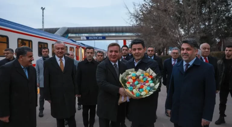 Turistik Doğu Ekspresi’nin Yeni Sezon İlk Seferi Erzincan’da Coşkuyla Karşılandı