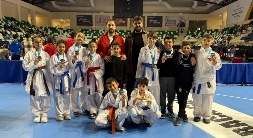 Türkiye Karate Yıldızlar Ligi’nde Erzincan Rüzgârı: 11 Madalya ile Döndüler